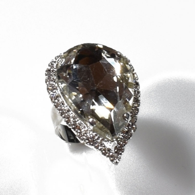 Δαχτυλίδι μακρύ φο μπιζού ορείχαλκος με κρυστάλλους σε ασημί χρώμα BZ-RG-00307