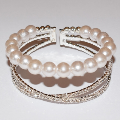 Bracelet faux bijoux brass with pearls and white crystals in silver color BZ-BR-00346