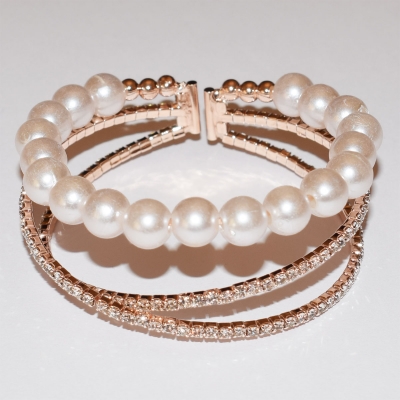 Bracelet faux bijoux brass with pearls and white crystals in rose gold color BZ-BR-00347