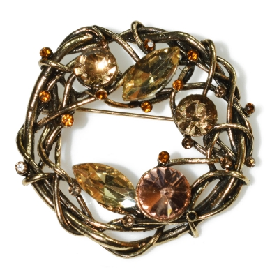 Brooch faux bijoux brass wreath with crystals in gold color BZ-KR-00087