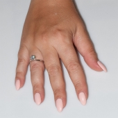 Χειροποίητο δαχτυλίδι μονόπετρο από επιπλατινωμένο ασήμι 925ο με ημιπολύτιμες πέτρες (ζιργκόν) IJ-010478-S φορεμένο στο χέρι