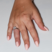 Χειροποίητο δαχτυλίδι μονόπετρο από επιπλατινωμένο ασήμι 925ο με ημιπολύτιμες πέτρες (ζιργκόν) IJ-010482-S φορεμένο στο χέρι