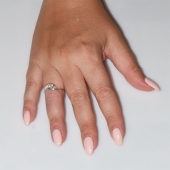 Χειροποίητο δαχτυλίδι μονόπετρο από επιπλατινωμένο ασήμι 925ο με ημιπολύτιμες πέτρες (ζιργκόν) IJ-010483-S φορεμένο στο χέρι