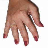 Δαχτυλίδι φο μπιζού ορείχαλκος σειρέ με λευκούς κρυστάλλους σε χρυσό χρώμα BZ-RG-00455 Εικόνα στο χέρι