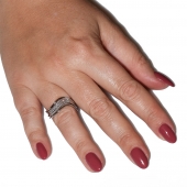 Δαχτυλίδι φο μπιζού ορείχαλκος με λευκούς κρυστάλλους σε ασημί χρώμα BZ-RG-00461 Εικόνα στο χέρι