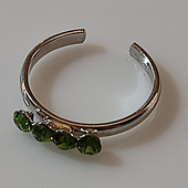 Toe ring faux bijoux brass with green crystals in silver color BZ-RG-00404 Image 2