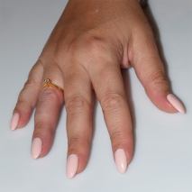 Χειροποίητο δαχτυλίδι μονόπετρο από επιχρυσωμένο ασήμι 925ο με ημιπολύτιμες πέτρες (ζιργκόν) IJ-010484-G φορεμένο στο χέρι