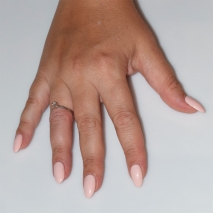 Χειροποίητο δαχτυλίδι μονόπετρο από επιπλατινωμένο ασήμι 925ο με ημιπολύτιμες πέτρες (ζιργκόν) IJ-010484-S φορεμένο στο χέρι