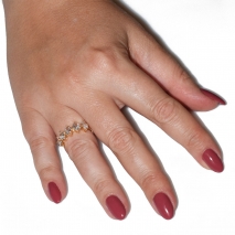 Δαχτυλίδι φο μπιζού ορείχαλκος σειρέ με λευκούς κρυστάλλους σε απαλό χρυσό χρώμα BZ-RG-00452 Εικόνα στο χέρι