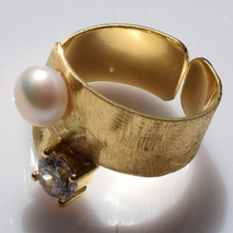 Handmade sterling silver ring 925o with mat gold plating and white pearls and white zirconia IJ-010001B Image 4
