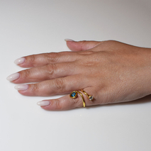 Χειροποίητο ασημένιο δαχτυλίδι 925ο σε χρυσή επιμετάλλωση με λευκά ζιργκόν και ματάκι IJ-010012B Εικόνα 5 στο χέρι