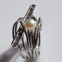 Χειροποίητο ασημένιο δαχτυλίδι 925ο σε ασημί επιμετάλλωση με λευκά μαργαριτάρια και λευκά ζιργκόν IJ-010045A Εικόνα 2