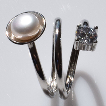 Handmade sterling silver ring 925o with silver plating and white pearls and white zirconia IJ-010051A Image 3