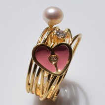 Χειροποίητο ασημένιο δαχτυλίδι 925ο καρδιά σε χρυσή επιμετάλλωση με ροζ σμάλτο λευκά μαργαριτάρια και λευκά ζιργκόν IJ-010086B Εικόνα 3