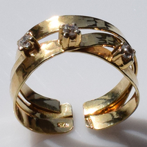 Χειροποίητο ασημένιο δαχτυλίδι 925ο σφυρήλατο σε χρυσή επιμετάλλωση με λευκά ζιργκόν IJ-010109B Εικόνα 3