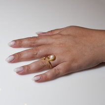 Handmade sterling silver ring 925o with gold plating and white pearls and white zirconia IJ-010208B Image 5 in hand