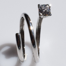 Χειροποίητο ασημένιο δαχτυλίδι 925ο σπιράλ σε ασημί επιμετάλλωση με λευκά ζιργκόν IJ-010394A Εικόνα 2