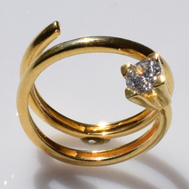 Χειροποίητο ασημένιο δαχτυλίδι 925ο σπιράλ σε χρυσή επιμετάλλωση με λευκά ζιργκόν IJ-010394B Εικόνα 3