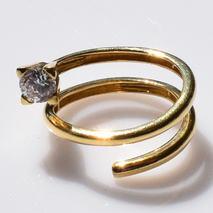 Χειροποίητο ασημένιο δαχτυλίδι 925ο σπιράλ σε χρυσή επιμετάλλωση με λευκά ζιργκόν IJ-010394B Εικόνα 4