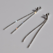 Σκουλαρίκια φο μπιζού ορείχαλκος μακριά δύο σειρές με λευκούς κρυστάλλους σε ασημί χρώμα BZ-ER-00723 Εικόνα 3