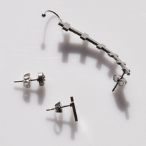 Σκουλαρίκια ατσάλινα (stainless steel) σετ των τριών που αγκαλιάζουν το αυτί ear climbers σταυροί με λευκούς κρυστάλλους σε ασημί χρώμα BZ-ER-00729 Εικόνα 2