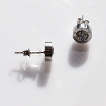 Σκουλαρίκια ατσάλινα (stainless steel) στρογγυλά καρφωτά με λευκούς κρυστάλλους σε ασημί χρώμα BZ-ER-00740 Εικόνα 2
