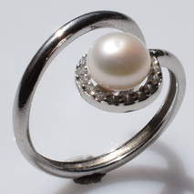 Χειροποίητο ασημένιο δαχτυλίδι 925ο σπιράλ σε ασημί επιμετάλλωση με λευκά μαργαριτάρια και λευκά ζιργκόν IJ-010495A Εικόνα 3