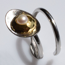 Χειροποίητο ασημένιο δαχτυλίδι 925ο σφυρήλατο σπιράλ μάτι σε ασημί και χρυσή επιμετάλλωση με λευκά μαργαριτάρια IJ-010500D Εικόνα 2