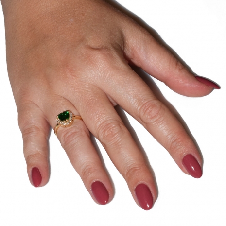 Δαχτυλίδι φο μπιζού ορείχαλκος μονόπετρο καρδιά με πράσινους κρυστάλλους σε χρυσό χρώμα BZ-RG-00466 Εικόνα στο χέρι