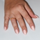 Χειροποίητο δαχτυλίδι μονόπετρο από επιχρυσωμένο ασήμι 925ο με ημιπολύτιμες πέτρες (ζιργκόν) IJ-010487-G φορεμένο στο χέρι