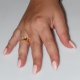 Χειροποίητο δαχτυλίδι μονόπετρο από επιχρυσωμένο ασήμι 925ο με ημιπολύτιμες πέτρες (ζιργκόν) IJ-010490-G φορεμένο στο χέρι