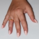 Χειροποίητο δαχτυλίδι μονόπετρο από επιχρυσωμένο ασήμι 925ο με ημιπολύτιμες πέτρες (ζιργκόν) IJ-010491-G φορεμένο στο χέρι